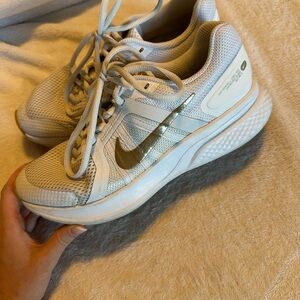 Nike Women's White and Metallic Gold Athletic Shoes